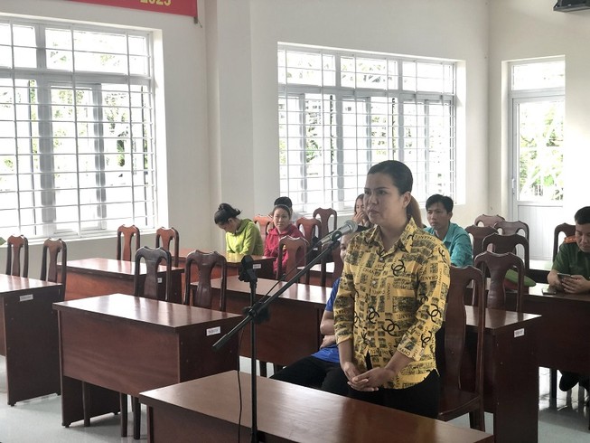 Lãnh án vì bán 'hàng' được tặng