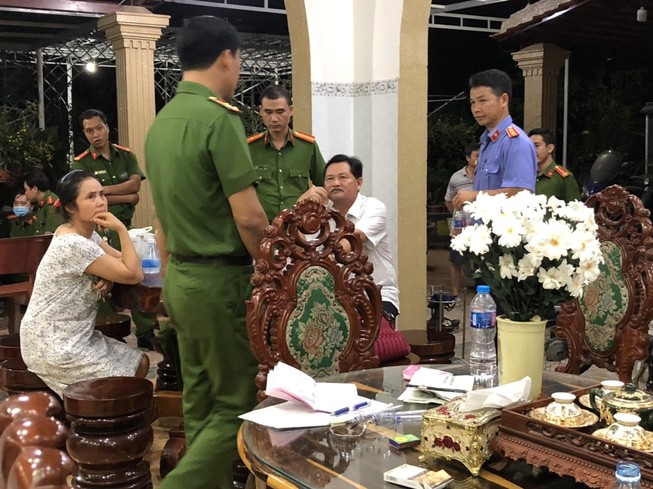 Bà Rịa- Vũng Tàu bắt chủ biệt thự dát vàng ở QL51
