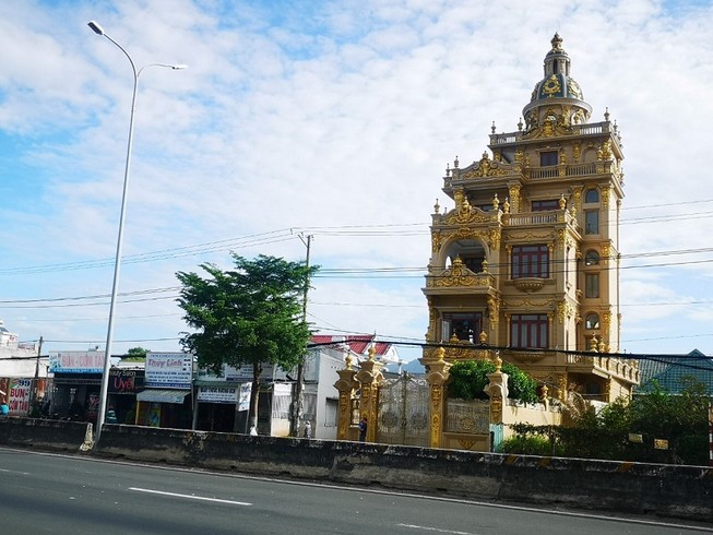 Tìm bị hại vụ đại gia biệt thự dát vàng cho vay nặng lãi