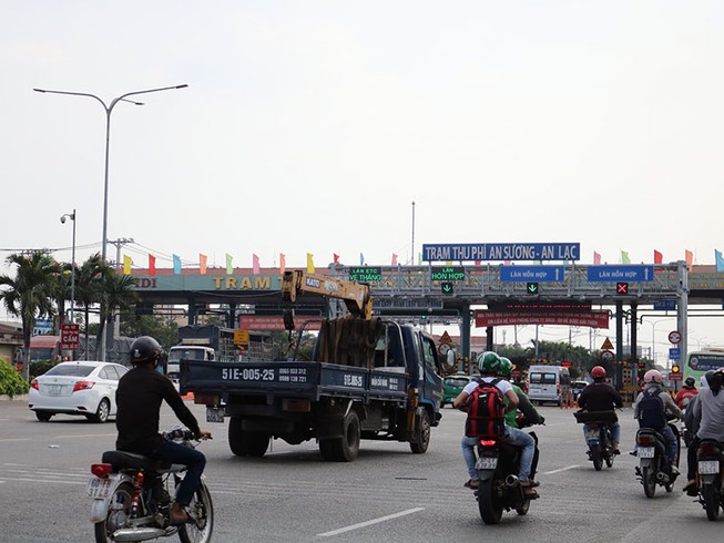 Nhiều địa phương đồng loạt triển khai thu phí không dừng