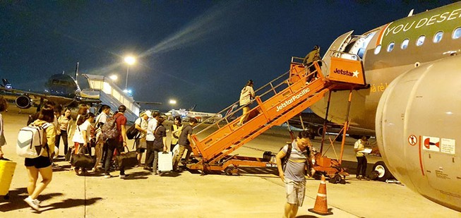 Thêm hàng ngàn chuyến bay xuyên đêm phục vụ tết
