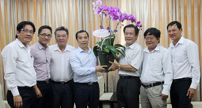 Ngành điện chúc mừng báo Pháp Luật TP.HCM nhân ngày nhà báo