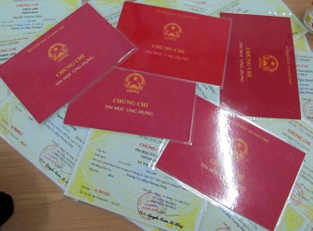 Công ty có được giữ bản chính văn bằng, chứng chỉ?
