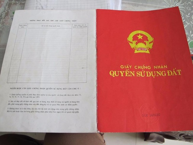 Nợ tiền sử dụng đất, không được tặng cho?