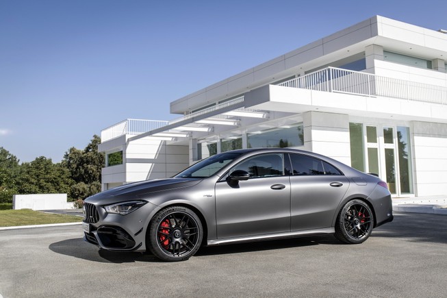 Những mẫu xe Mercedes năm 2021 có công nghệ gì mới?