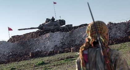 Thổ Nhĩ Kỳ điều 20 xe tăng tới biên giới Syria