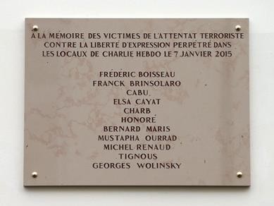 Bia tưởng niệm nạn nhân vụ Charlie Hebdo mắc lỗi chính tả