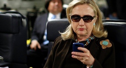 FBI: Bà Clinton dùng điện thoại riêng chỉ đạo không kích ở nước ngoài