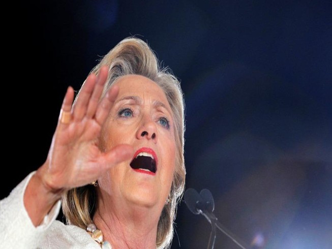 Công bố thêm 1.250 trang email của bà Clinton
