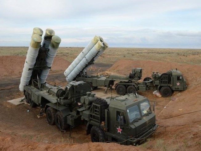 Nga đưa tổ hợp tên lửa S-400 trực chiến ở Moscow