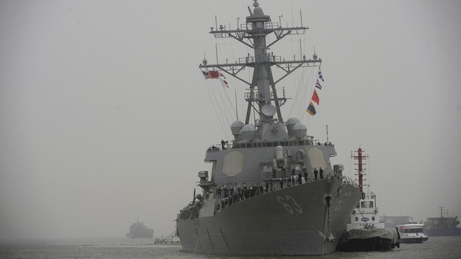 Khu trục hạm Mỹ USS Stethem tuần tra biển Đông