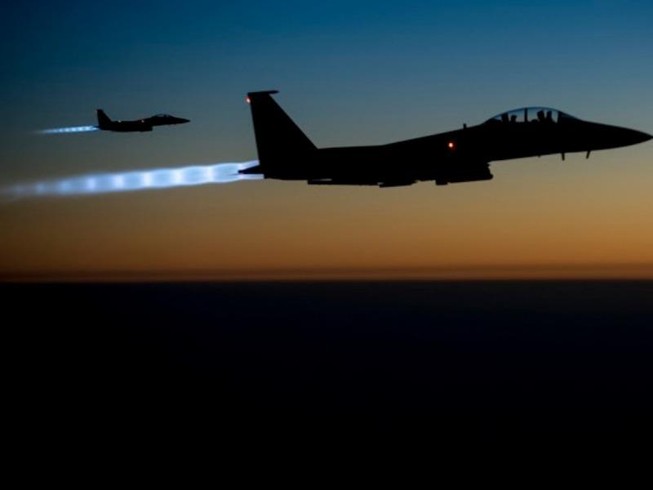 Liên quân Mỹ không kích đoàn xe chính phủ Syria