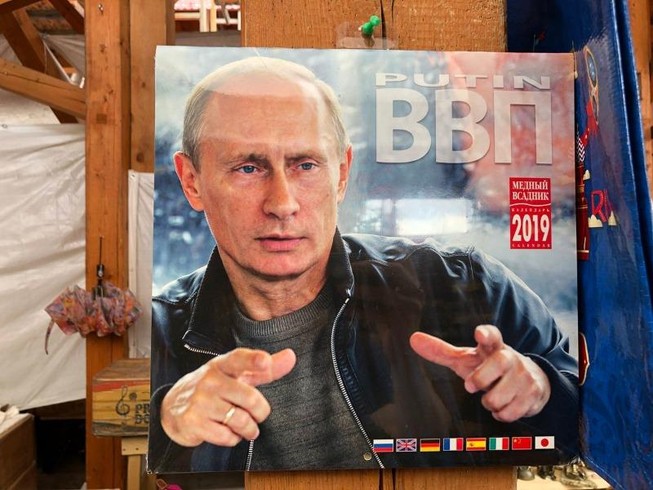 Bộ lịch in hình Tổng thống Putin 'cháy hàng' tại Nhật