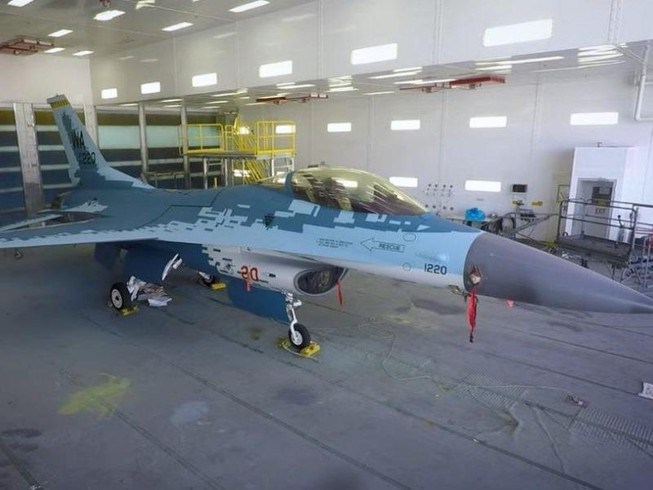 Tiêm kích F-16 của Mỹ sơn màu giống Su-57 của Nga