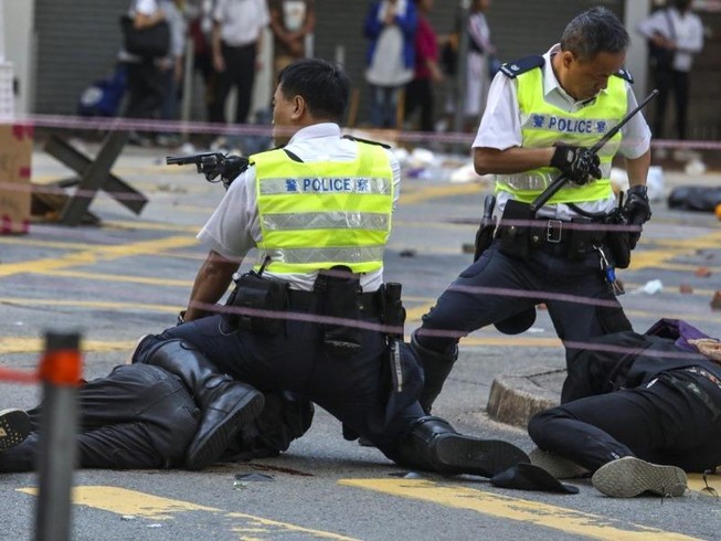 '31.000 cảnh sát Hong Kong không thể chấm dứt biểu tình'