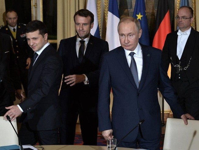 Ông Putin nói gì sau cuộc gặp ông Zelenskiy lần đầu tiên?