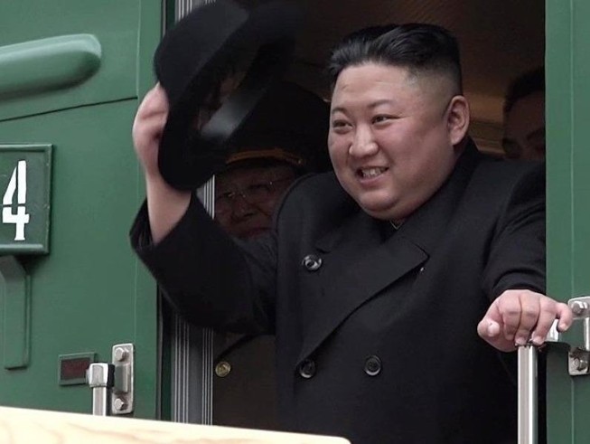 Nhà lãnh đạo Triều Tiên Kim Jong-un lúc đến Nga. Ảnh: SPUTNIK