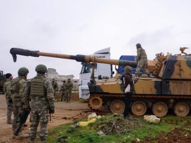Khẩu pháo tự hành cỡ nòng 155mm của Thổ Nhĩ Kỳ tại làng Binnish, tỉnh Idlib, Syria.