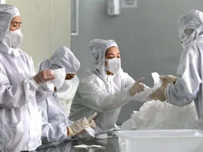 Các chuyên gia thế giới đang ra sức phát triển vaccine chống virus COVID-19.
