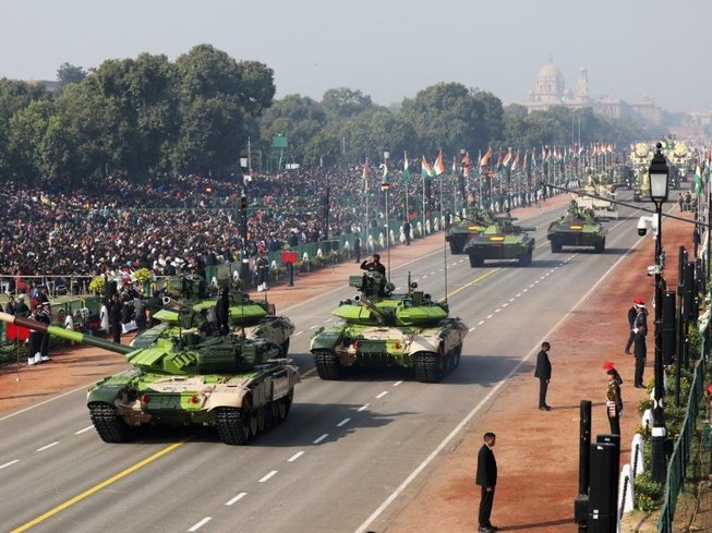 Xe tăng chiến đấu T-90 của Ấn Độ tại lễ duyệt binh Ngày Cộng hòa ở New Delhi hôm 26-1-2019. Ảnh: BLOOMBERG