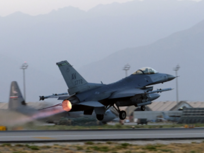 F-16 Mỹ thành mục tiêu đầu tiên của tên lửa S-400 Thổ Nhĩ Kỳ?