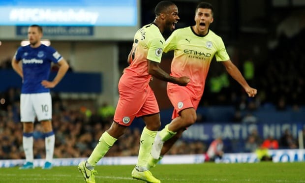 Thắng kịch tính Everton, Man. City tiếp tục bám đuổi Liverpool