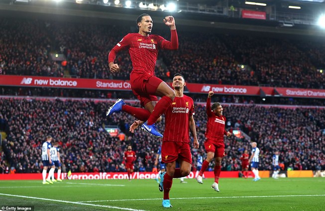 Thủ môn nhận thẻ đỏ, Liverpool suýt mất điểm trước Brighton