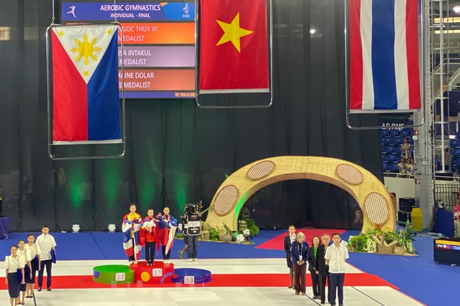 Thúy Vi 'mở hàng' HCV ngày thi đấu thứ 9 SEA Games 30