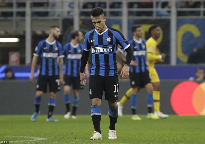 Sao trẻ Barca tỏa sáng, Inter dừng chân tại Champions League