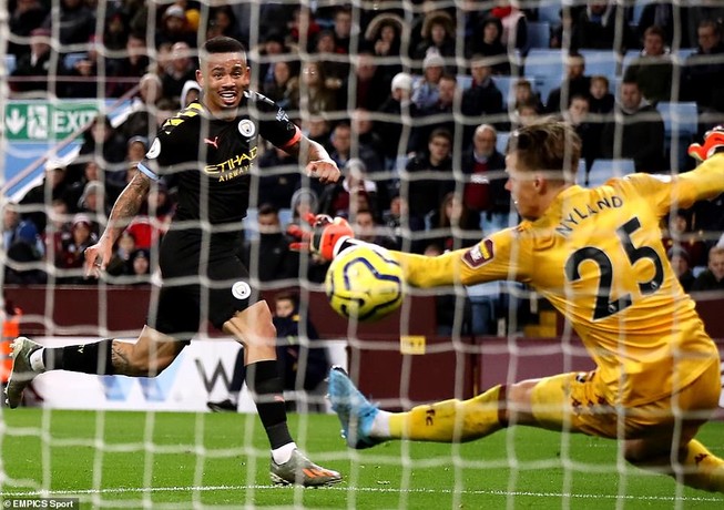 Aguero lập hat trick, Man.City 'chơi tennis' trước Aston Villa