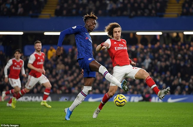 Chelsea-Arsenal hòa kịch tính, Man.City thắng khó đội cửa dưới