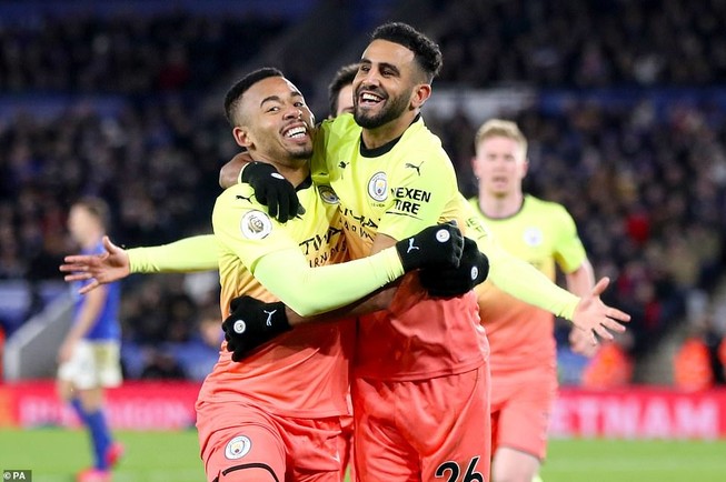 Aguero hỏng phạt đền, Man. City thắng khó phút cuối