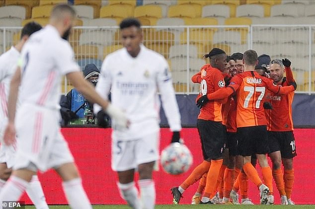 Real tiếp tục thua, Atletico Madrid đánh rơi chiến thắng