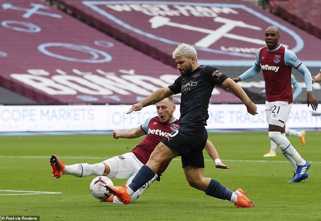 Aguero sẽ được ra sân sau thời gian dài ngồi ngoài vì chấn thương? Ảnh: Reuters