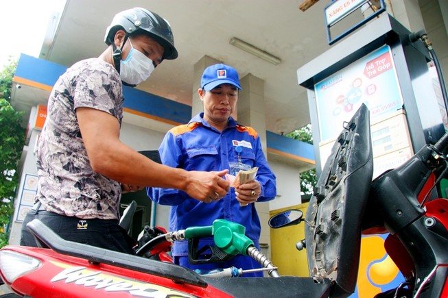 Giá xăng dầu đồng loạt tăng vì thuế nhập khẩu