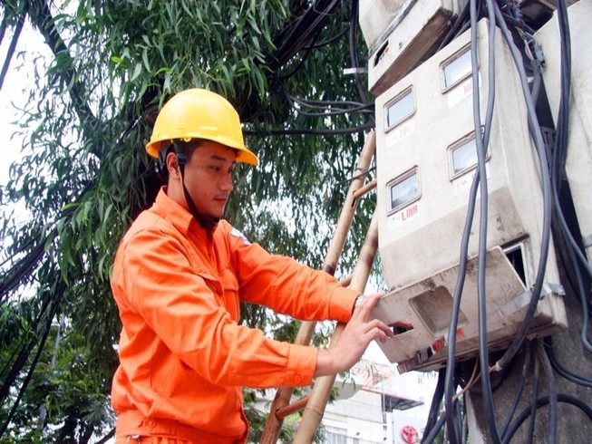EVN chính thức lên tiếng chuyện kinh doanh lỗ lãi
