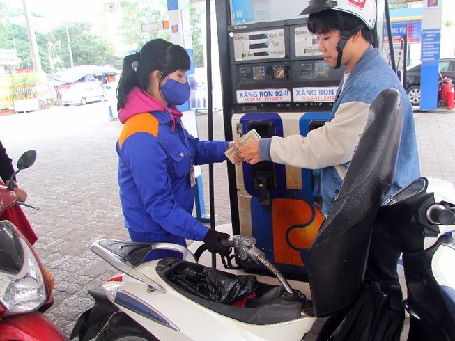 Tăng thuế lên 8.000 đồng/lít xăng gây tác động tiêu cực