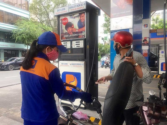 Từ 1-1-2018, không được tích trữ, bán xăng A92