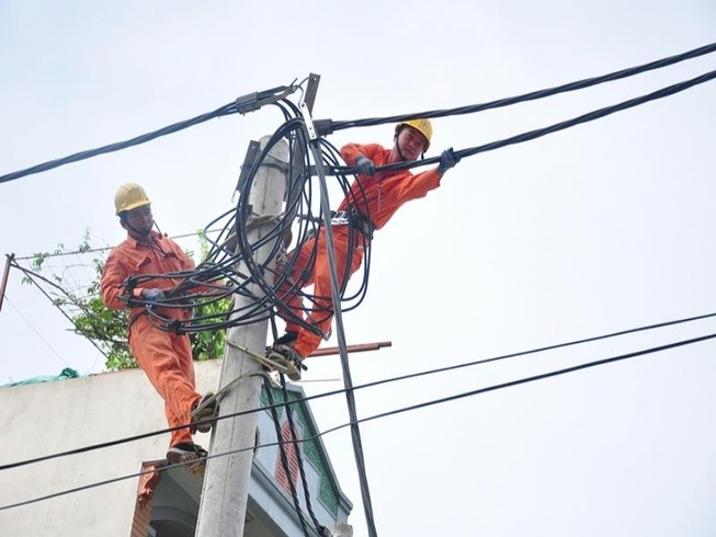 Các khoản phát sinh hàng ngàn tỉ tạo sức ép với EVN