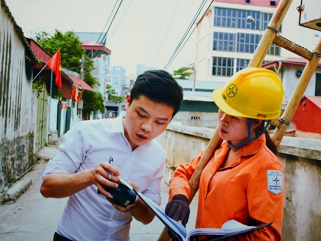COVID-19: Bộ Công Thương đề xuất giảm giá điện 10%