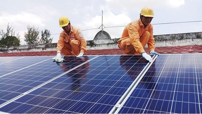 Bộ Công Thương đề xuất giá điện mặt trời áp mái 8,38 cent/kWh
