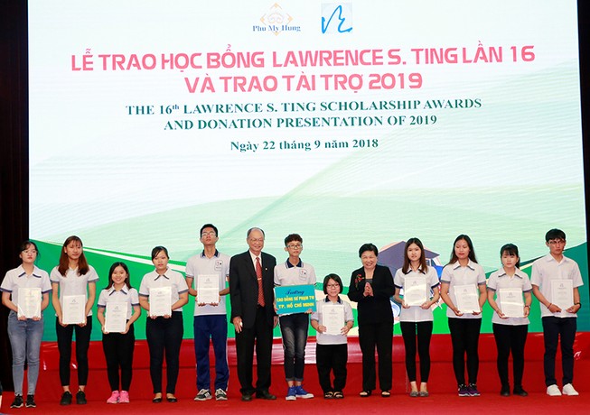 Gần 8,5 tỉ đồng tiếp sức cho HS-SV giỏi, vượt khó