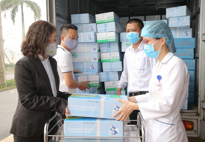 Sữa Cô Gái Hà Lan đóng góp 2 tỉ đồng chống dịch COVID-19
