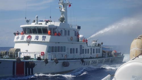 Tàu chấp pháp của Việt Nam đã tiếp cận giàn khoan trái phép tại vị trí mới