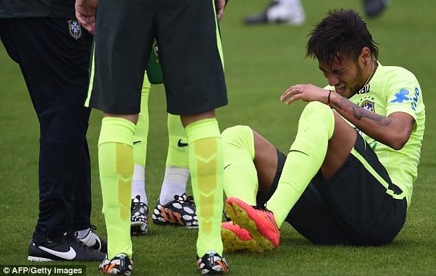 Đến lượt Neymar dính chấn thương