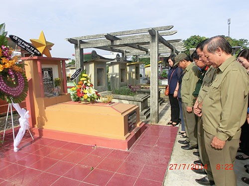 Đoàn Sở Tư pháp TP.HCM dâng hương tưởng nhớ các anh hùng liệt sỹ