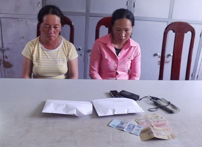 Bắt hai chị em dâu giấu heroin vào chỗ kín