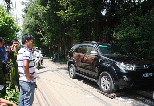 Đôi nam nữ bị bắn chết ngay trên ôtô