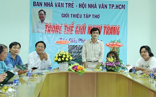 “Trong thế giới ngụy trang” - “thế giới” của người lao động nghèo