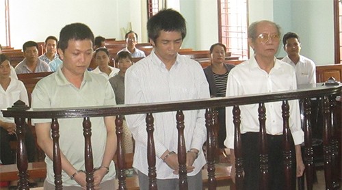 Bị phạt tù nặng vì lừa mua, bán thiên thạch giả